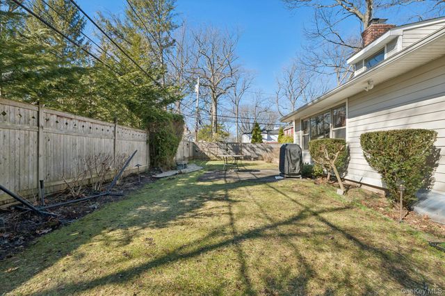 6 Saint George Road, Great Neck, NY 11021