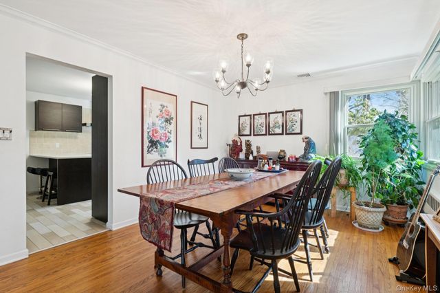 6 Saint George Road, Great Neck, NY 11021