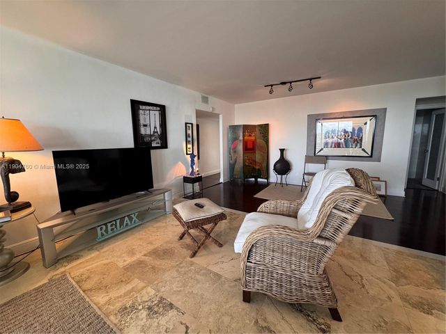 5700 Collins Ave 5L, Miami Beach, FL 33140