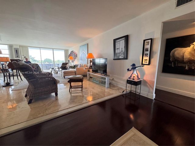 5700 Collins Ave 5L, Miami Beach, FL 33140