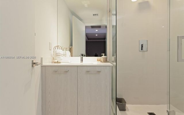 45 SW 9th St 1805, Miami, FL 33130