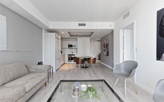 45 SW 9th St 1805, Miami, FL 33130