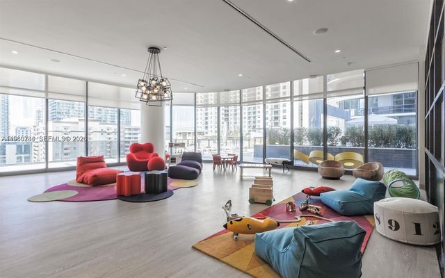 45 SW 9th St 1805, Miami, FL 33130