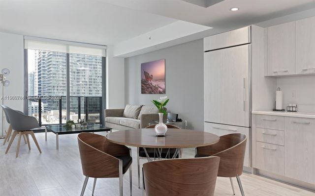 45 SW 9th St 1805, Miami, FL 33130