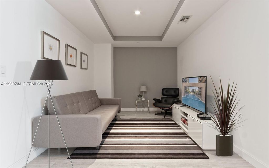 45 SW 9th St 1805, Miami, FL 33130