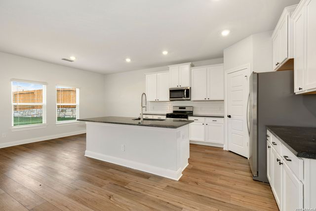 6509 Titan Park, Converse, TX 78109