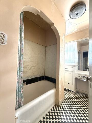 2211 W 79th Street, Inglewood, CA 90305