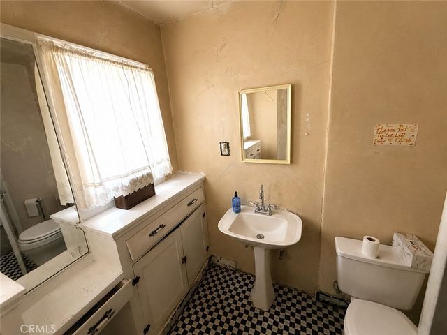 2211 W 79th Street, Inglewood, CA 90305