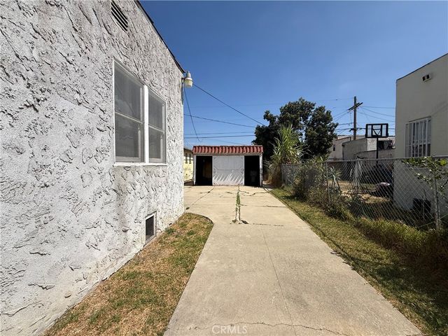 2211 W 79th Street, Inglewood, CA 90305