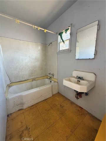 2211 W 79th Street, Inglewood, CA 90305