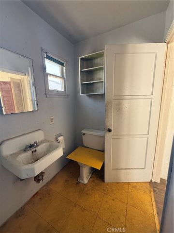2211 W 79th Street, Inglewood, CA 90305