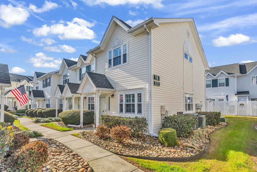611 2nd Ave S Apt 16E, North Myrtle Beach, SC 29582