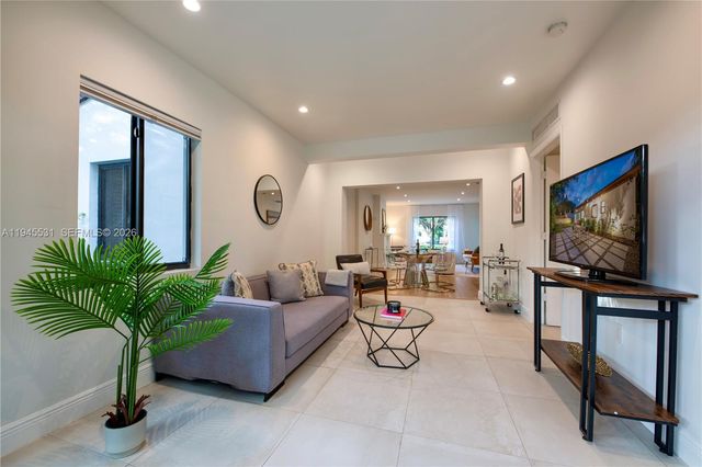 360 NE 87th St, El Portal, FL 33138