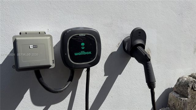 360 NE 87th St, El Portal, FL 33138