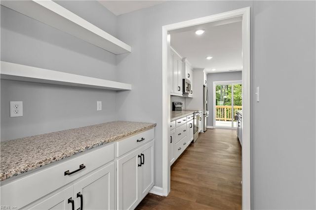 3180 Poplar DR, Smithfield, VA 23430