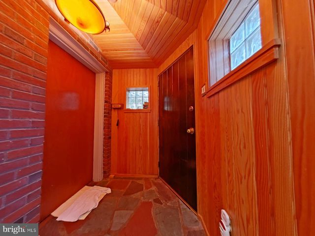 1746 GREEN VALLEY RD, Havertown, PA 19083