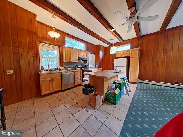 1746 GREEN VALLEY RD, Havertown, PA 19083