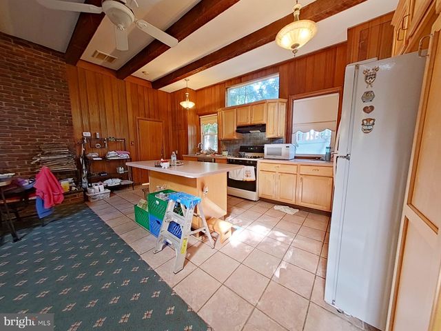 1746 GREEN VALLEY RD, Havertown, PA 19083
