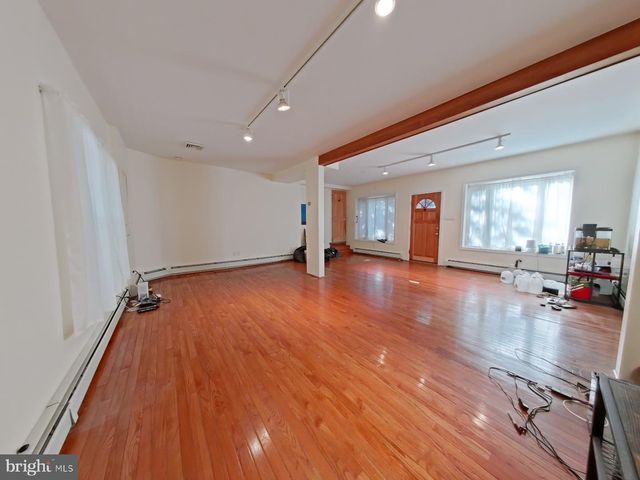 1746 GREEN VALLEY RD, Havertown, PA 19083