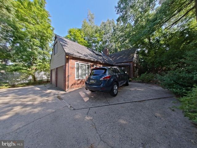 1746 GREEN VALLEY RD, Havertown, PA 19083