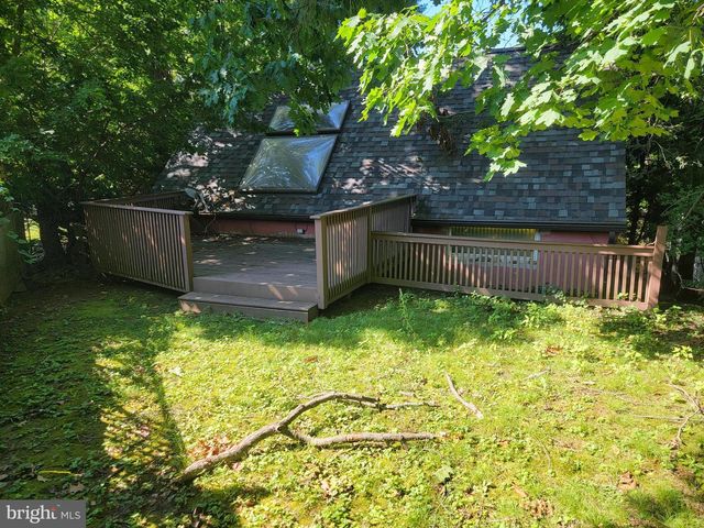 1746 GREEN VALLEY RD, Havertown, PA 19083