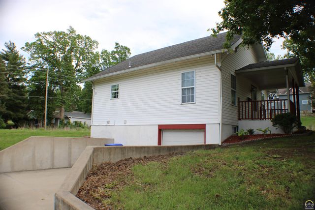 2504 SW Central Park AVE, Topeka, KS 66611