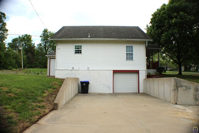 2504 SW Central Park AVE, Topeka, KS 66611