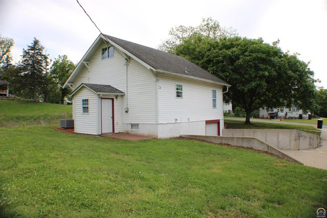 2504 SW Central Park AVE, Topeka, KS 66611