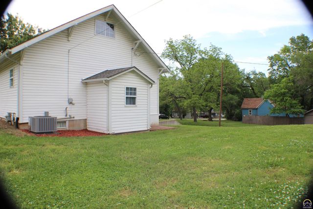 2504 SW Central Park AVE, Topeka, KS 66611