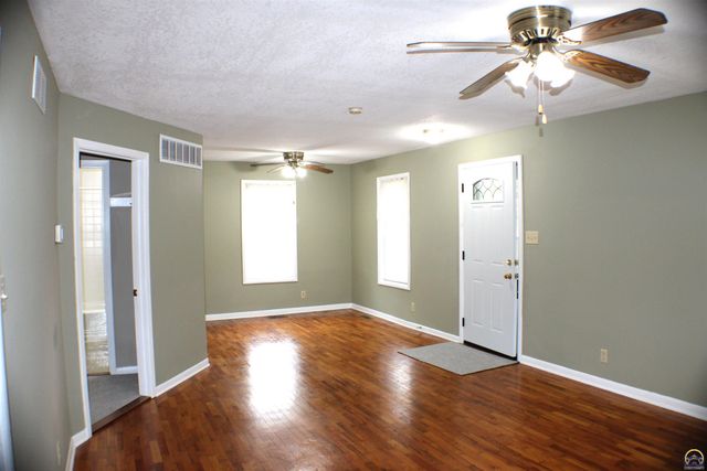 2504 SW Central Park AVE, Topeka, KS 66611