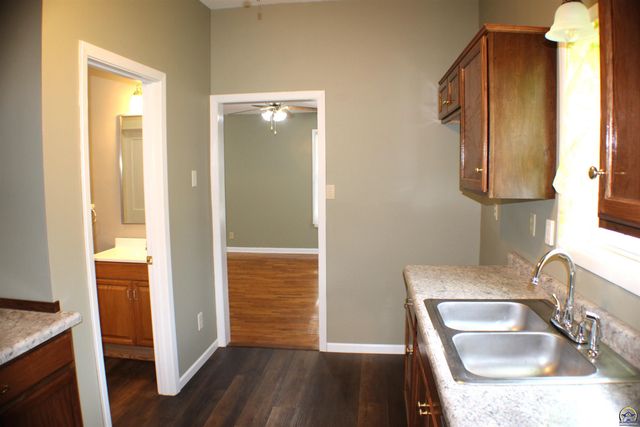 2504 SW Central Park AVE, Topeka, KS 66611