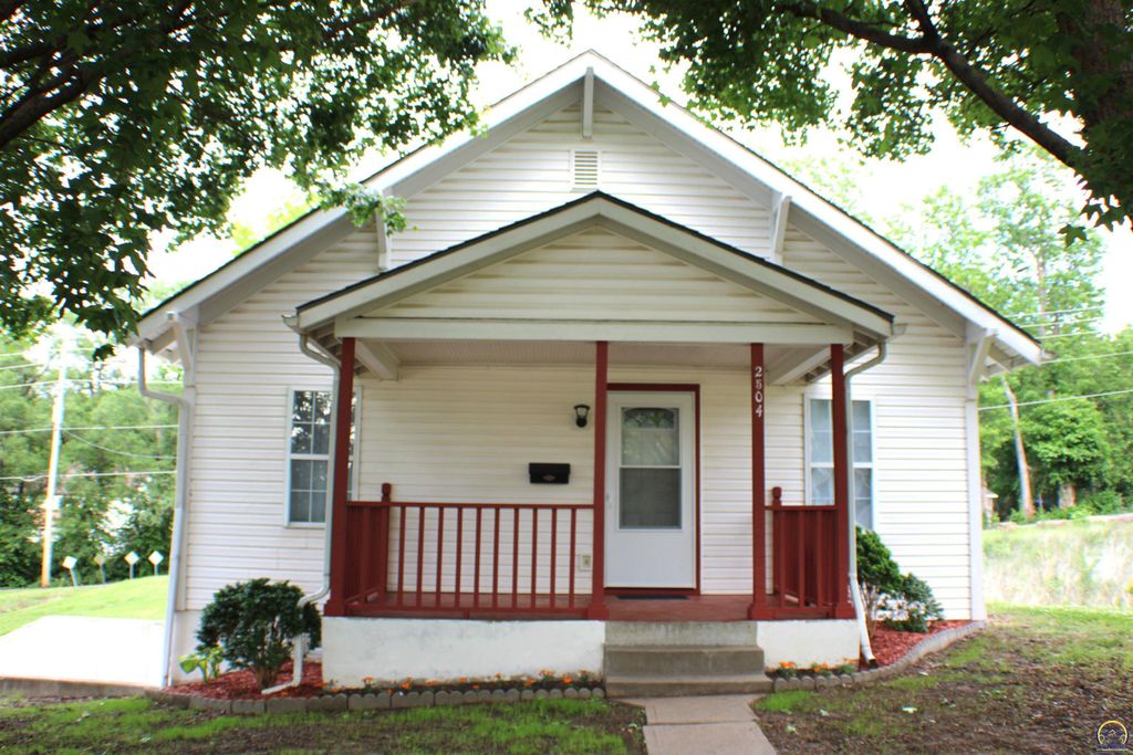 2504 SW Central Park AVE, Topeka, KS 66611