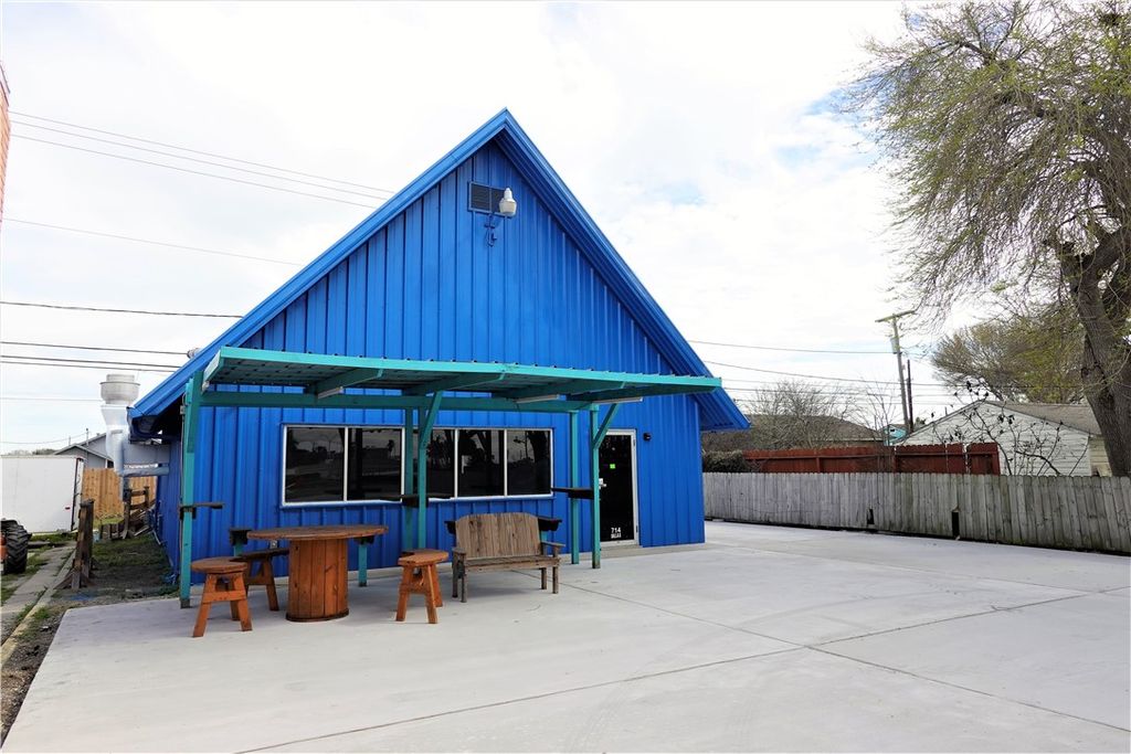 714 Dallas, Portland, TX 78374 — photo 2