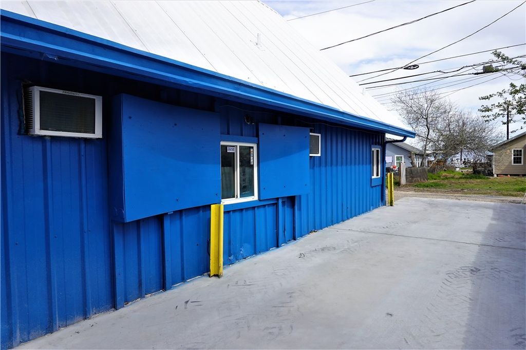 714 Dallas, Portland, TX 78374 — photo 4