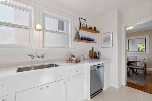 1210 Everett Ave, Oakland, CA 94602