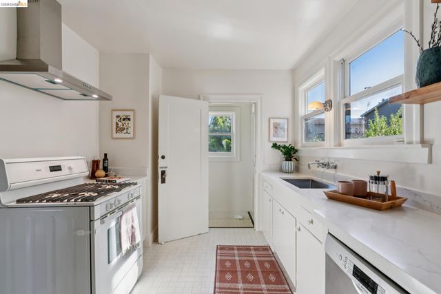 1210 Everett Ave, Oakland, CA 94602