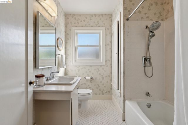 1210 Everett Ave, Oakland, CA 94602