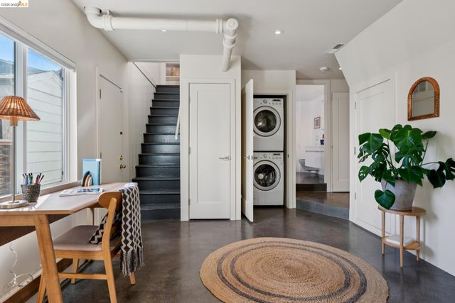 1210 Everett Ave, Oakland, CA 94602