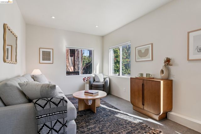 1210 Everett Ave, Oakland, CA 94602