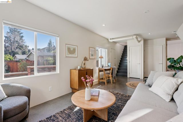 1210 Everett Ave, Oakland, CA 94602