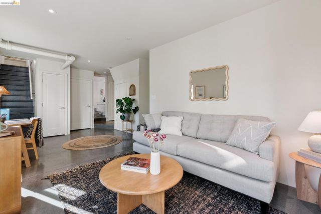 1210 Everett Ave, Oakland, CA 94602