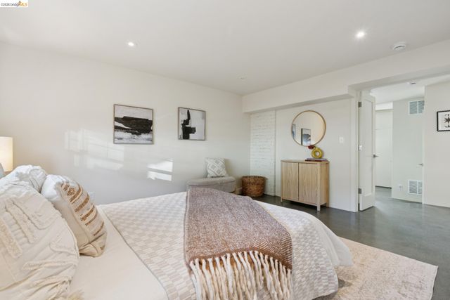 1210 Everett Ave, Oakland, CA 94602