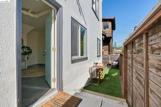 1210 Everett Ave, Oakland, CA 94602