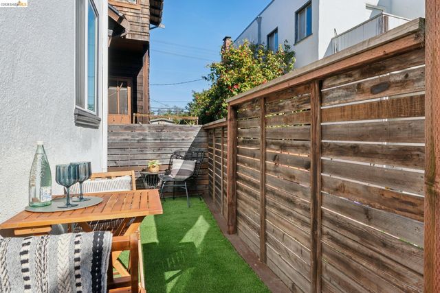 1210 Everett Ave, Oakland, CA 94602