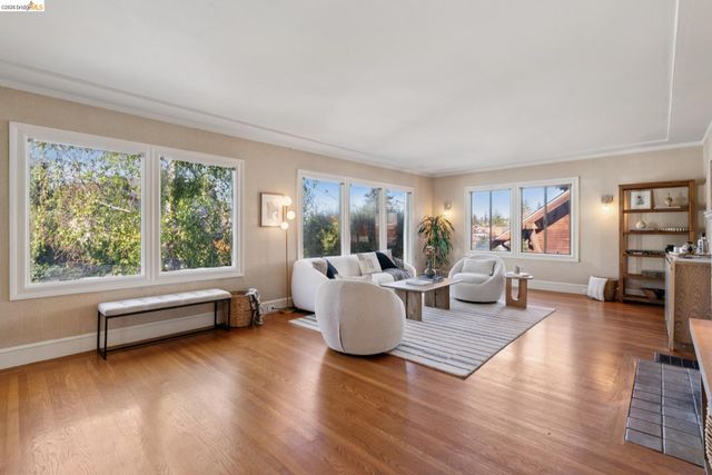 1210 Everett Ave, Oakland, CA 94602