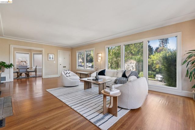 1210 Everett Ave, Oakland, CA 94602