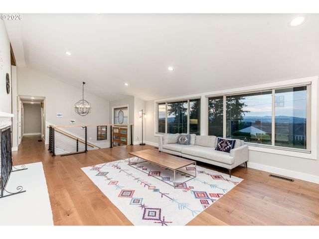 860 SKYLAND Dr, Lake Oswego, OR 97034