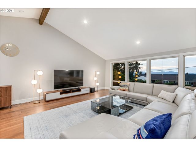 860 SKYLAND Dr, Lake Oswego, OR 97034