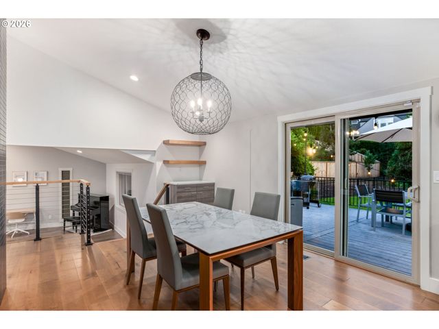 860 SKYLAND Dr, Lake Oswego, OR 97034