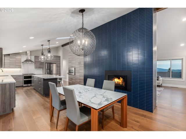 860 SKYLAND Dr, Lake Oswego, OR 97034